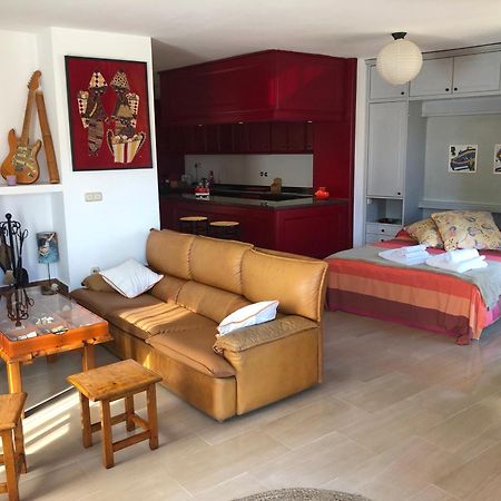 Loft Acogedor Con Terraza Y Parking En El Centro Apartman Huesca Kültér fotó
