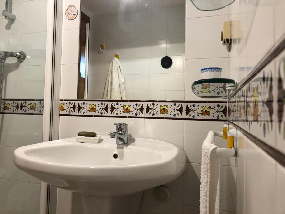 Loft Acogedor Con Terraza Y Parking En El Centro Apartman Huesca Kültér fotó