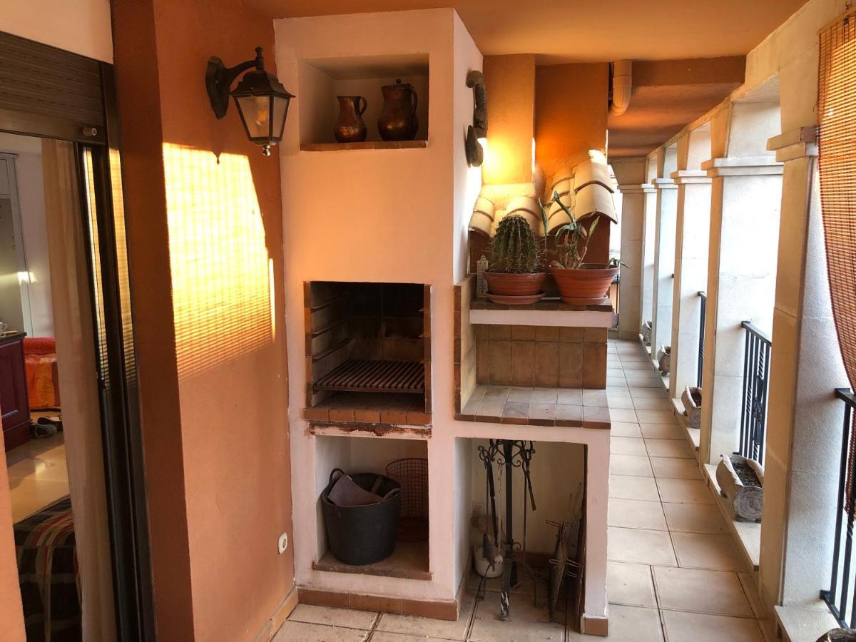 Loft Acogedor Con Terraza Y Parking En El Centro Apartman Huesca Kültér fotó